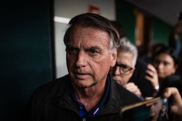 Brazil Supreme Court judge Place Former President Bolsonaro under house arrest