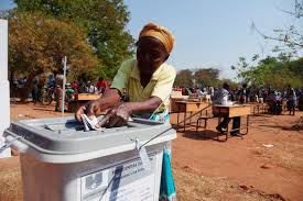 Malawi Begins Vote Count Amid Economic Crisis and Public Discontent