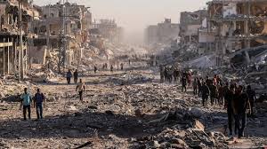 Thousands of Palestinians Move North as Gaza Ceasefire Takes Effect